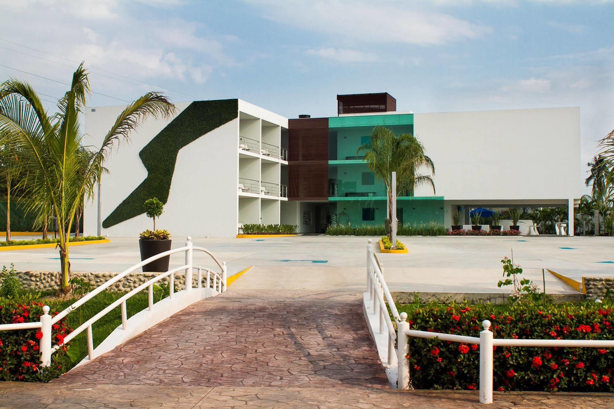 Hotel Aqua Spa & Resort Martinez de la Torre Exterior photo